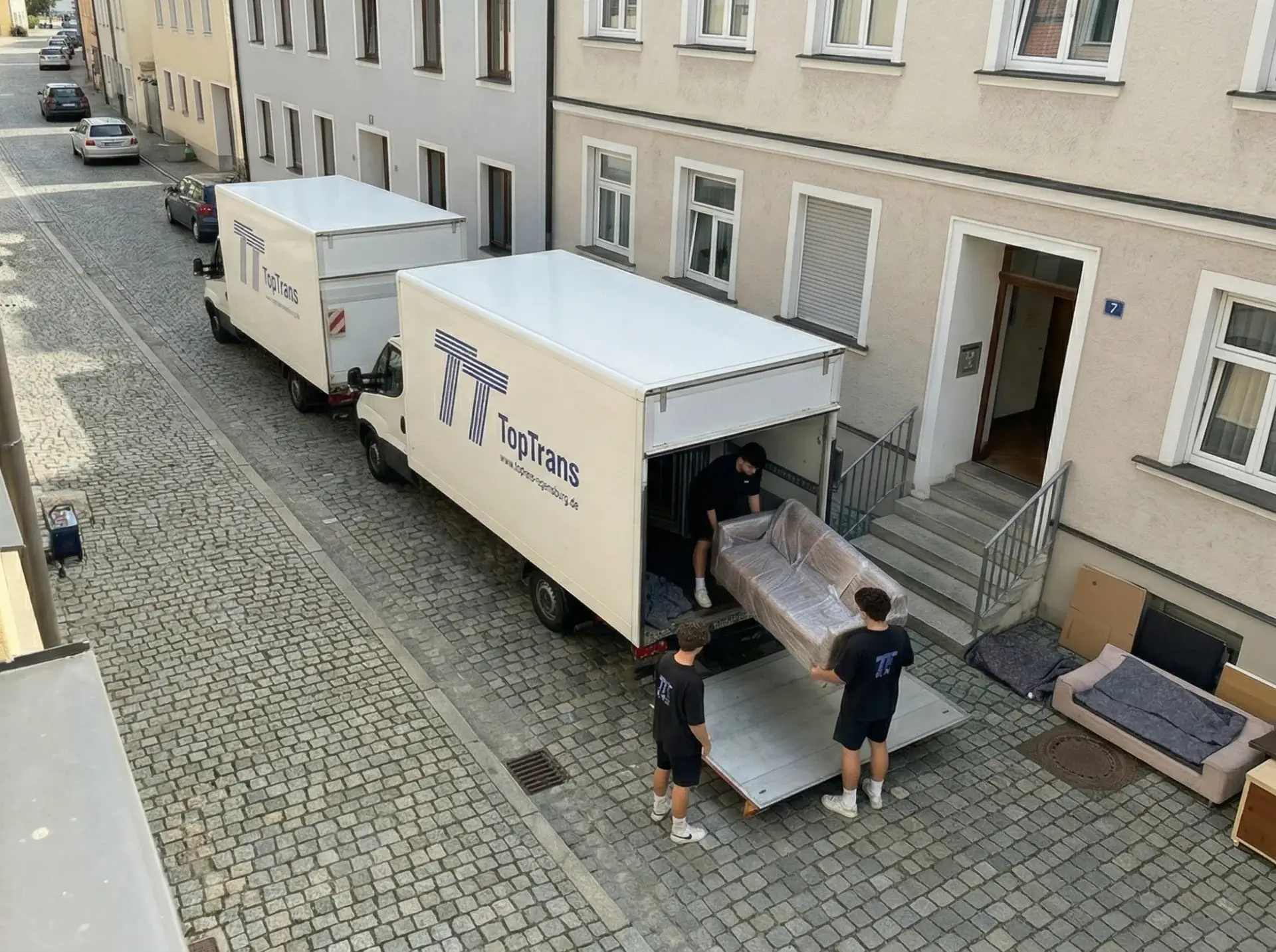 TopTrans Umzugstransporter beim Privatumzug in Regensburg